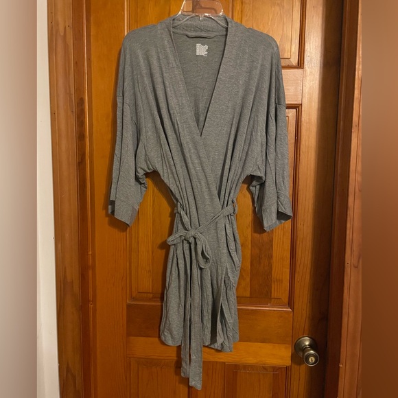 Modal Robe - Picture 1 of 3
